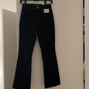 Zara Mid-Rise Cropped Flare Black Jeans. Size 2. Never worn and new with tags.